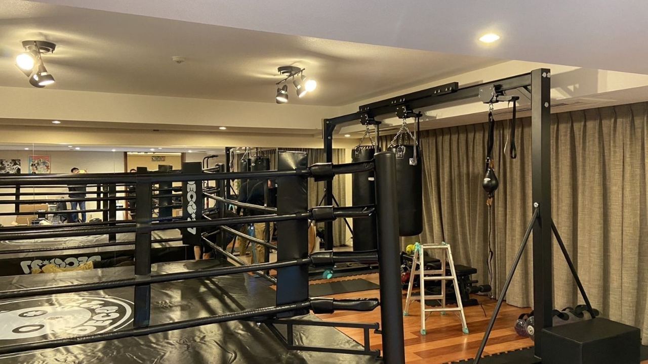アンカーボルトなしで設置したecho gymのリングとサンドバッグハンガー