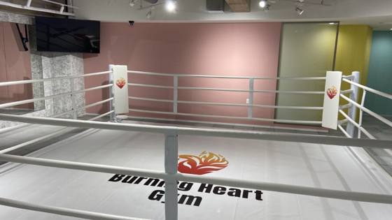 格闘技ジムの内装 レイズドリングとフロアシート(江戸川区 Burning Heart Gym)